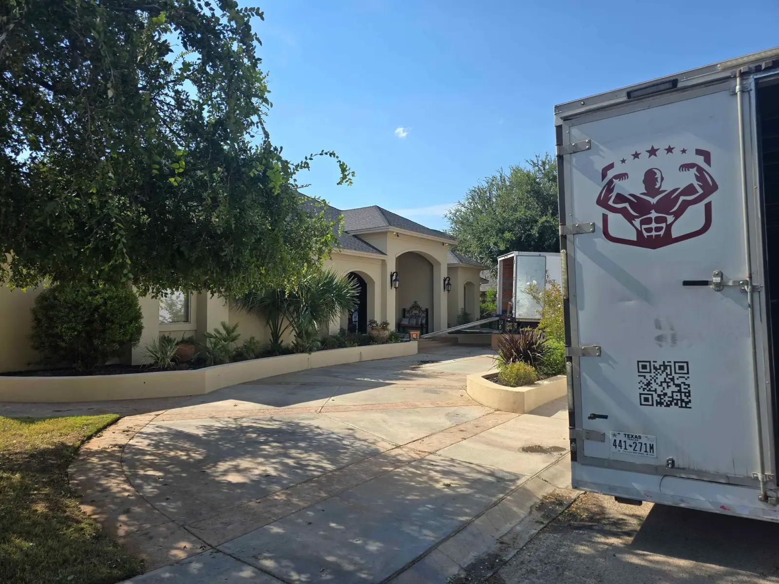 Muscleman Elite trailer arriving at a Lake Travis estate in Lakeway