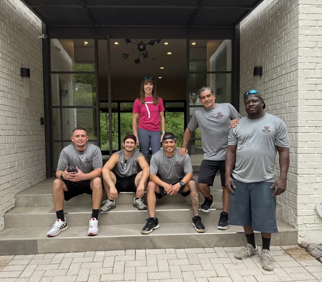 MuscleMan Elite team with a happy client