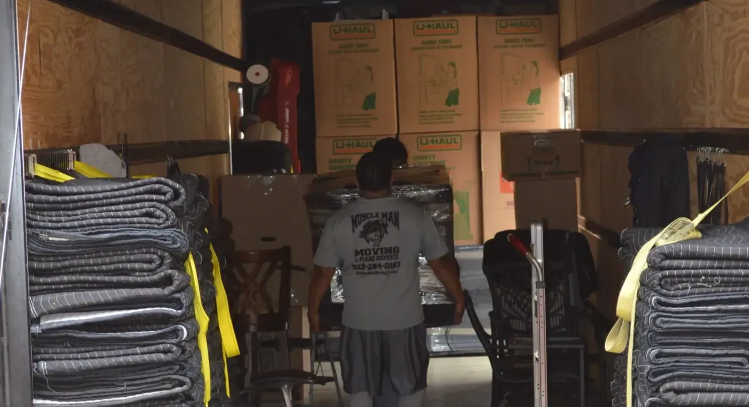 MuscleMan Elite team loading boxes and furniture into a moving truck