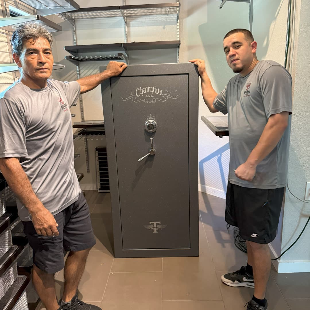 MuscleMan Elite crew lifting a heavy safe