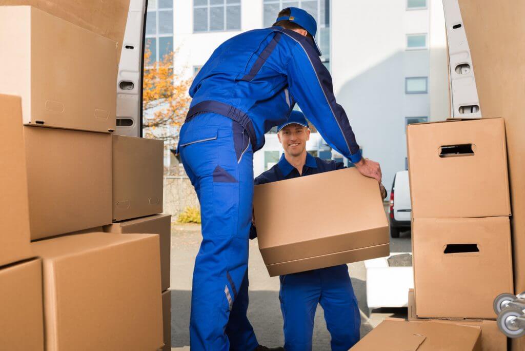 muscleman - Movers Carrying Sofa Outside T 1024x684 1