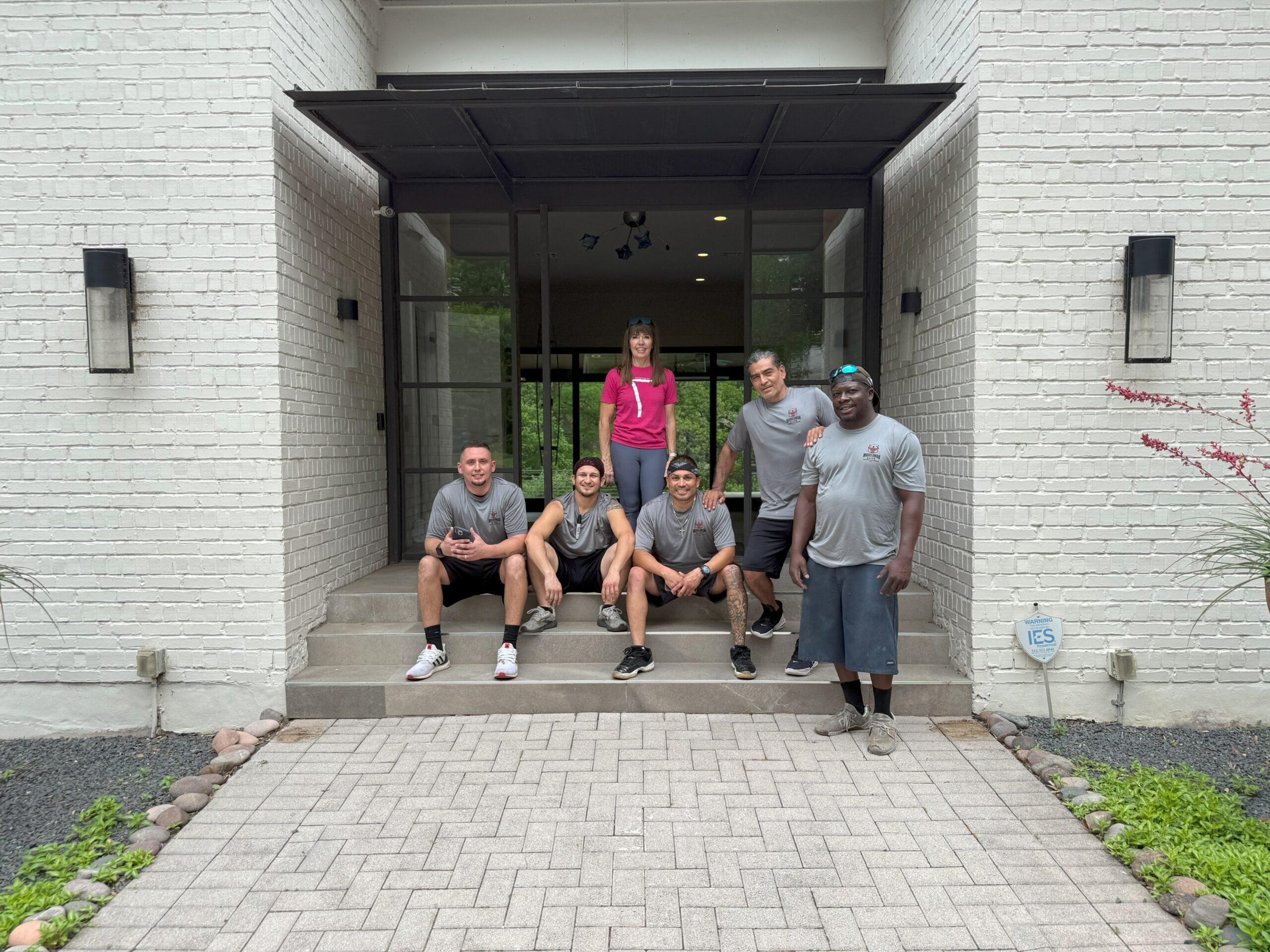 uscleman Elite movers helping a happy customer on the porch in Austin, TX